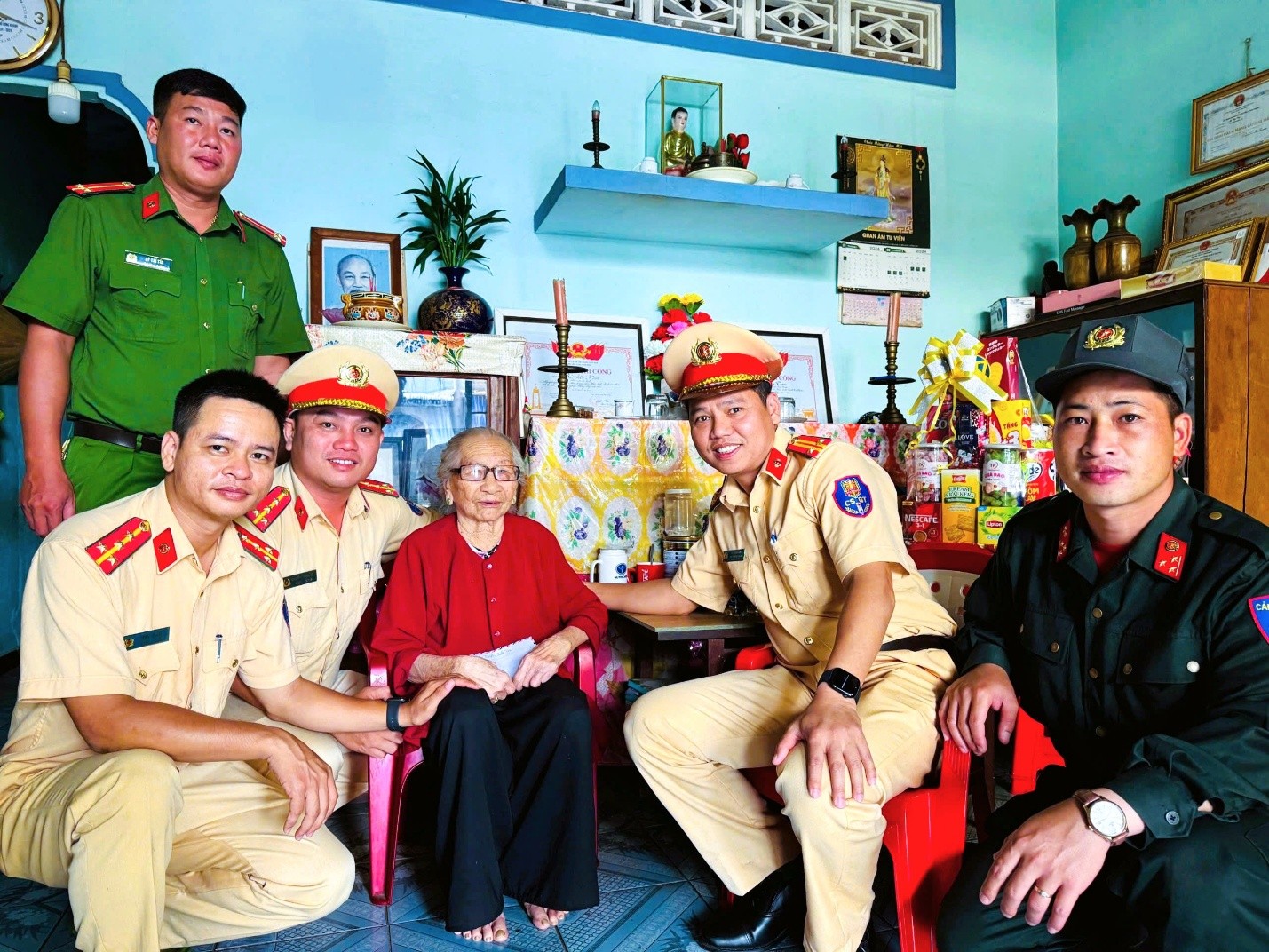 MẸ VIỆT NAM ANH HÙNG NGUYỄN THỊ KIM OANH – TẤM LÒNG VĨ ĐẠI VÀ NỖI ĐAU HÓA TƯỢNG ĐÀI BẤT TỬ