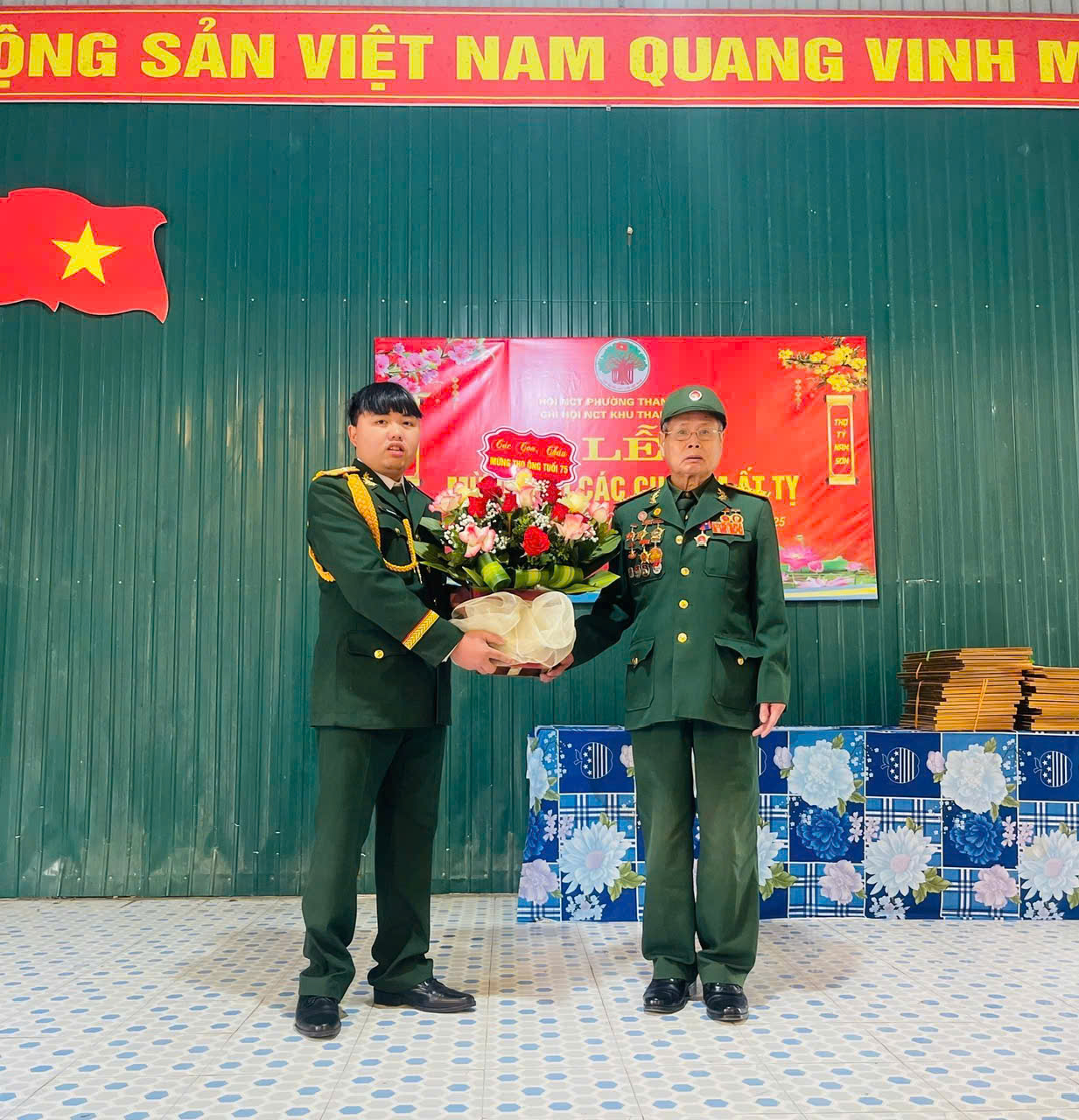 Tham gia kháng chiến Việt Nam - Lào