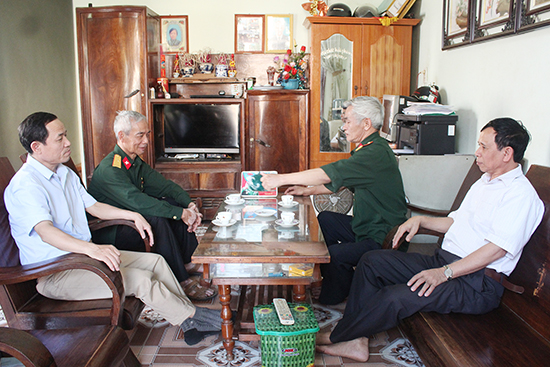Những khẩu pháo chờ lệnh