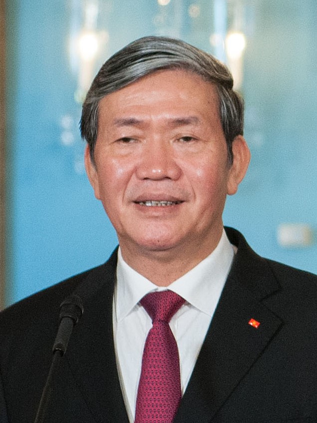 Chân dung: Đinh Thế Huynh