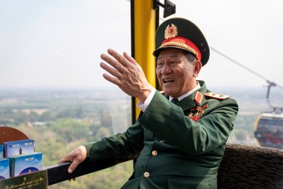 Anh hùng Phạm Tuân đến núi Bà Đen nhớ về thời lửa đạn