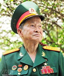 Đại tá, Anh hùng Lực lượng vũ trang nhân dân Nguyễn Văn Tàu (Tư Cang)