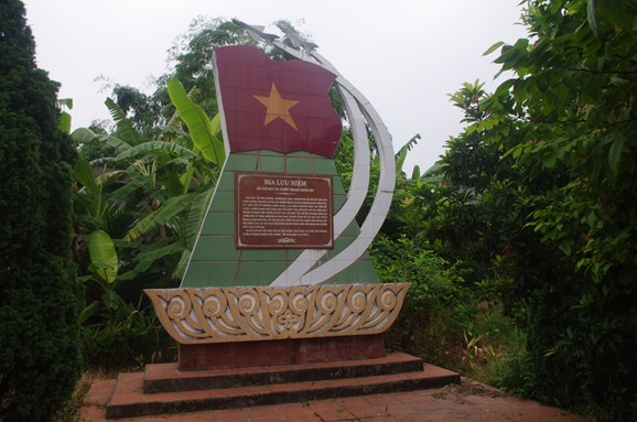 Di tích sở chỉ huy dã chiến ở làng Thụy Hương