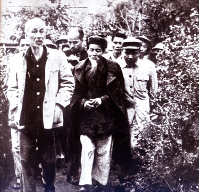 Bác Hồ về thăm Làng Sen