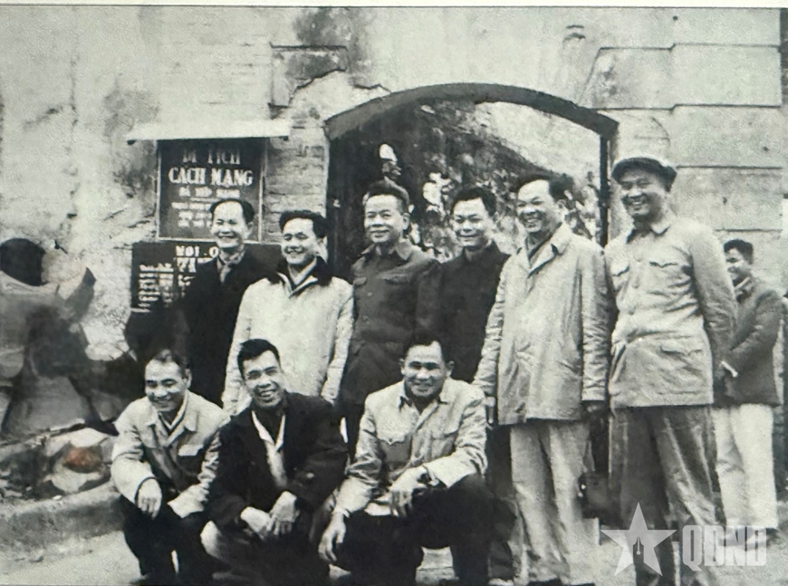 Anh hùng trong nỗi nhớ