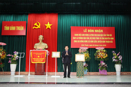Anh hùng Nguyễn Hinh (biệt danh "Ông già đống rơm")