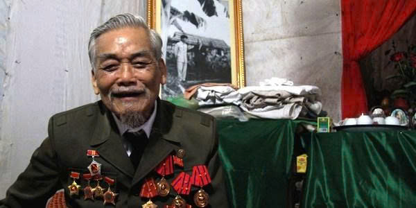 Người anh hùng trên đèo Pha Đin