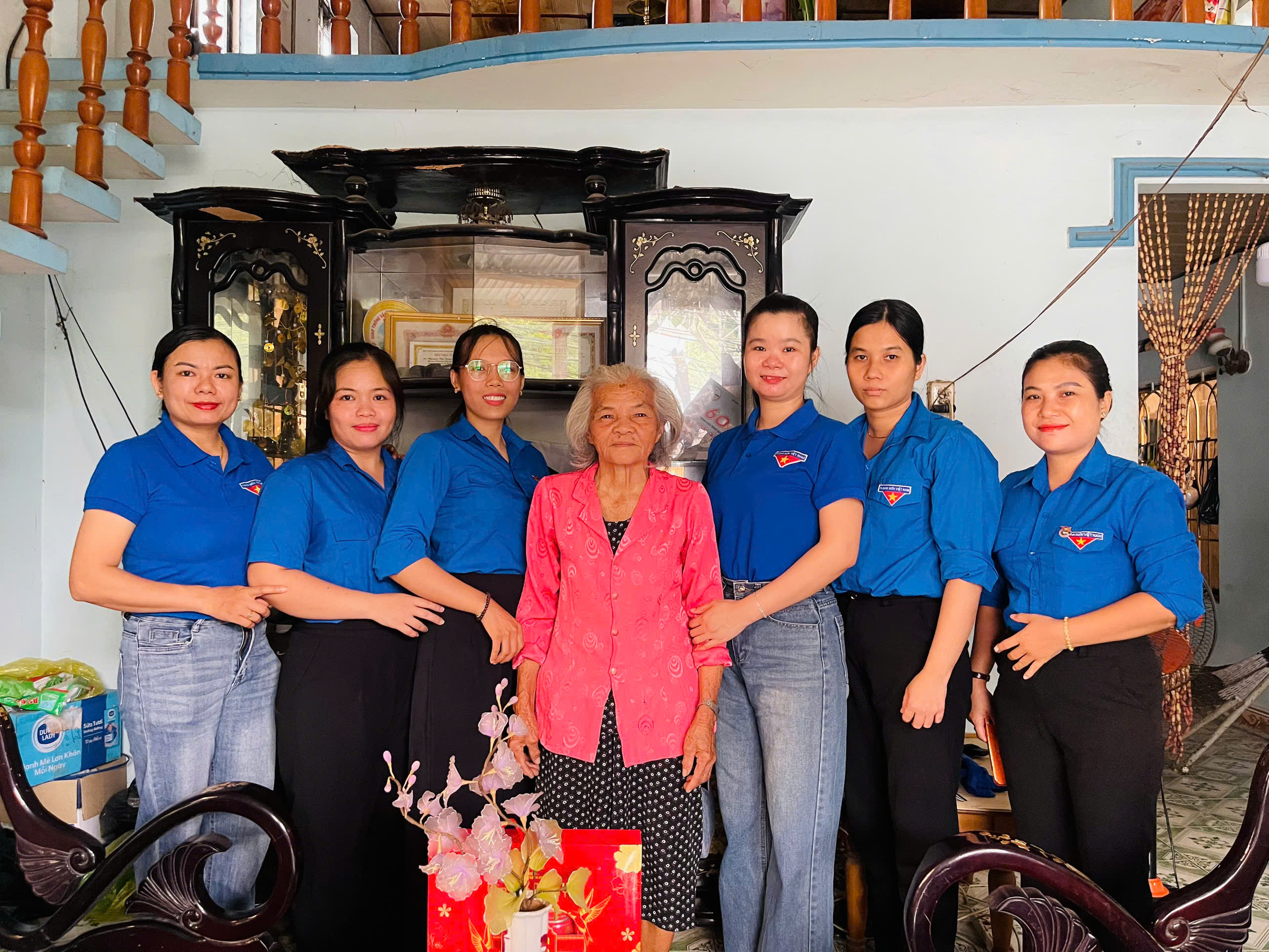 NGƯỜI NỮ DU KÍCH MANG TRÁI TIM THÉP GIỮA THỜI HOA LỬA