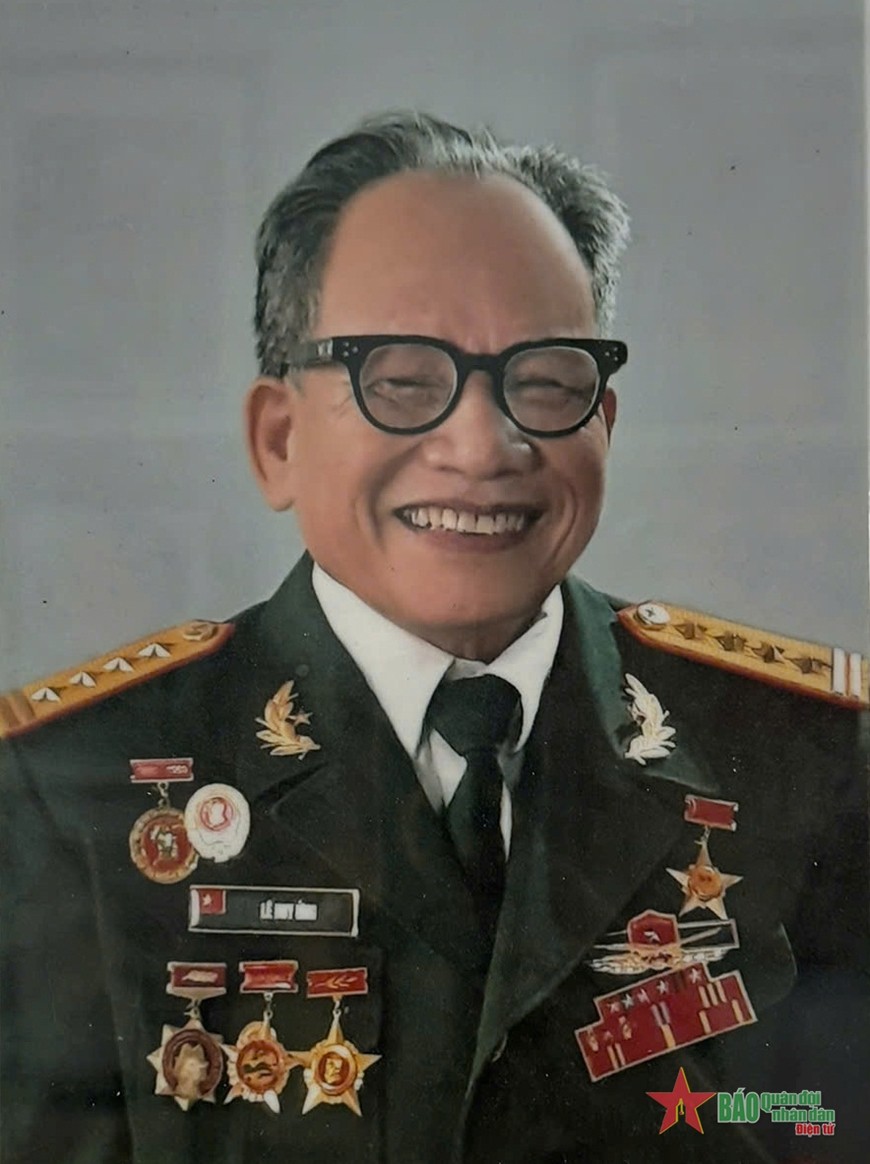 Đại Tá - Họa Sĩ Lê Duy Ứng - Bức Huyết Họa Giữa Chiến Dịch Hồ Chí Minh
