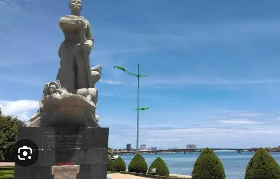 MẸ SUỐT – NGƯỜI MẸ GIỮA DÒNG NHẬT LỆ (Nguyễn Thị Suốt)