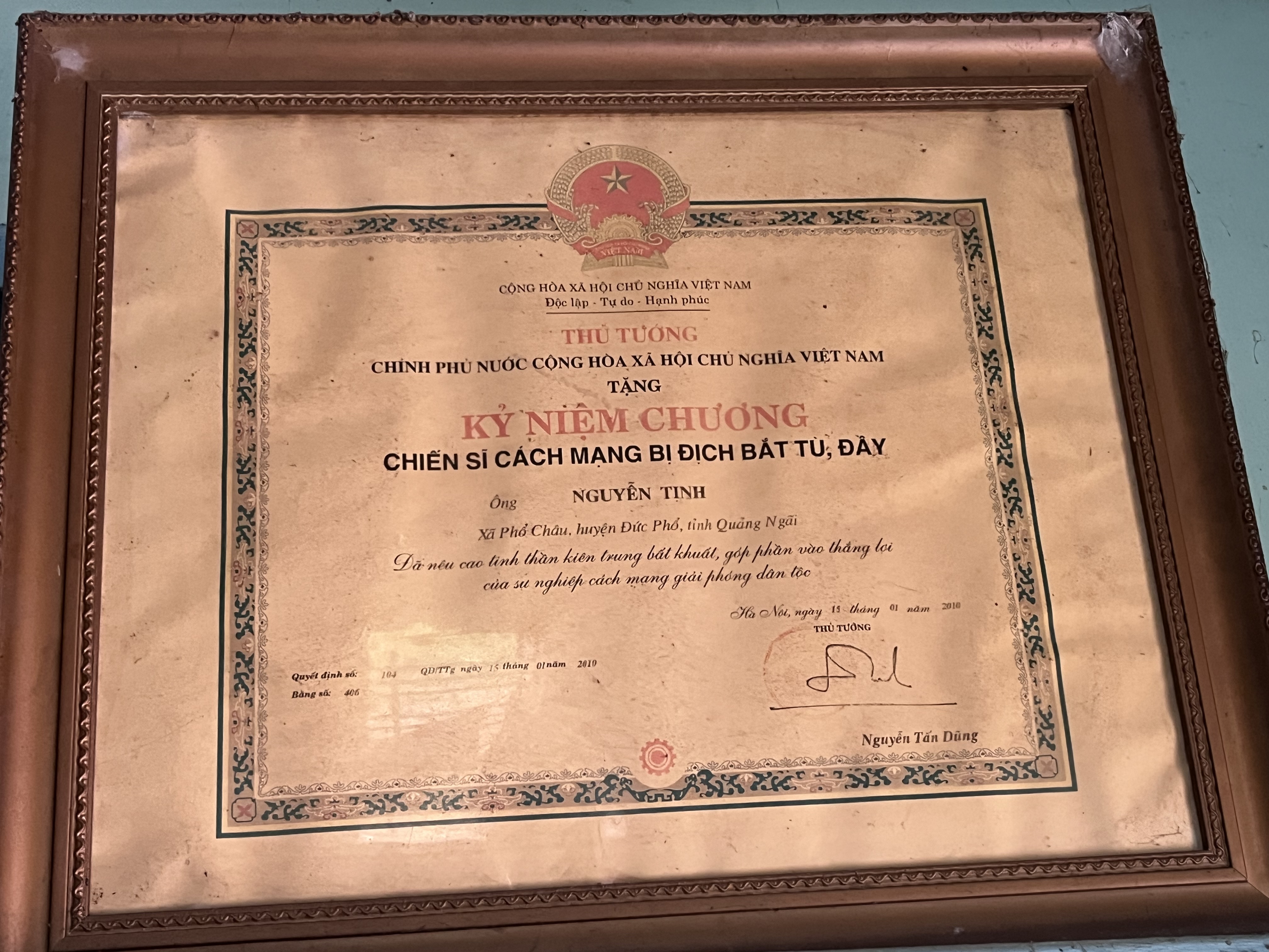 HAI MÁI ĐẦU BẠC VÀ LỜI HỨA THỜI HOA LỬA