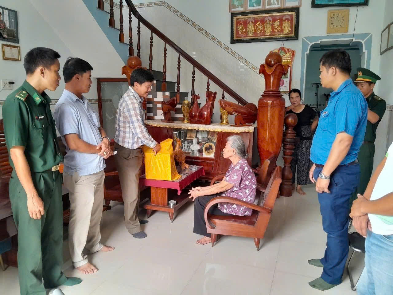 NGÔI NHÀ CÒN LẠI