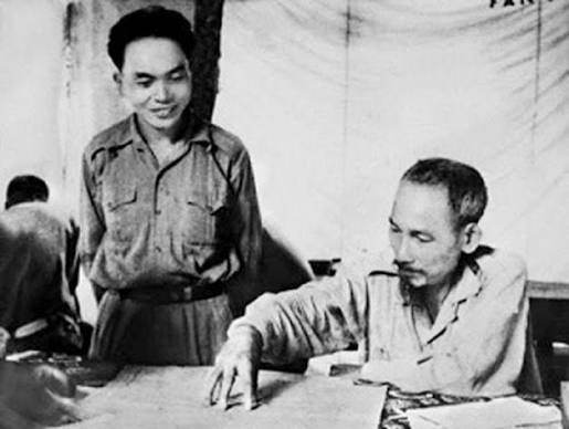 ĐẠI TƯỚNG VÕ NGUYÊN GIÁP  GIỮA BÃO TỐ TRƯỜNG CHINH