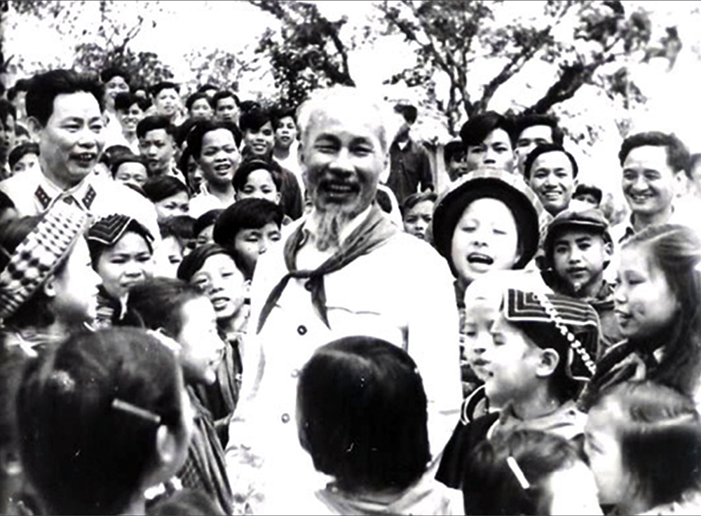 Hồ Chí Minh- Người con ưu tú của dân tộc