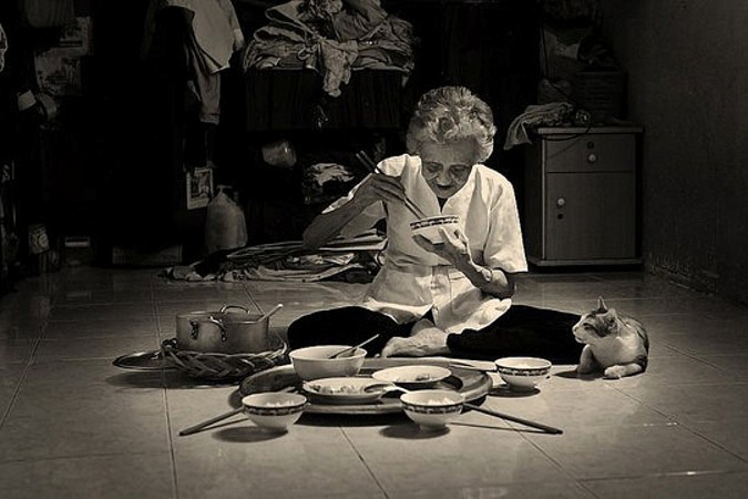 BÁT CƠM ĐỢI CON VỀ…