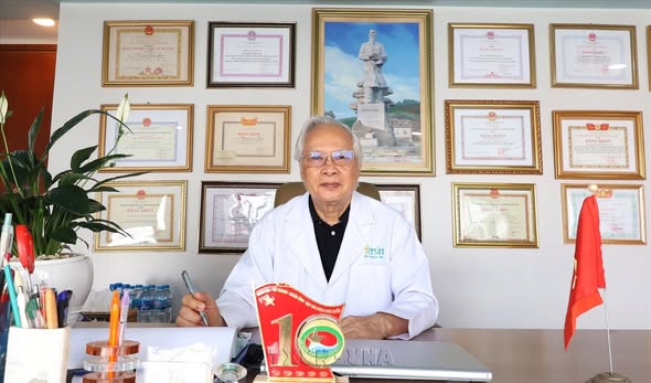 NHIỆT HUYẾT “TUỔI XẾ CHIỀU” CỦA NGƯỜI CỰU CHIẾN BINH ÁO TRẮNG
