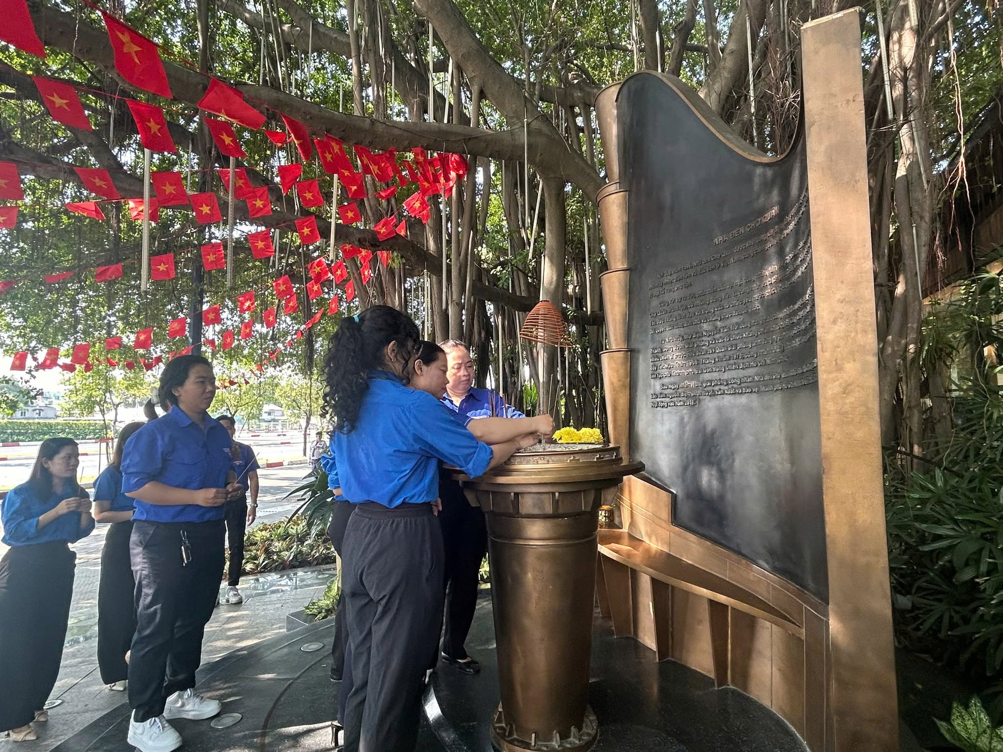 CÂU CHUYỆN THỜI HOA LỬA  – HÀNH TRÌNH VỀ NGUỒN TẠI NHÀ ĐÈN CHỢ QUÁN 🌺