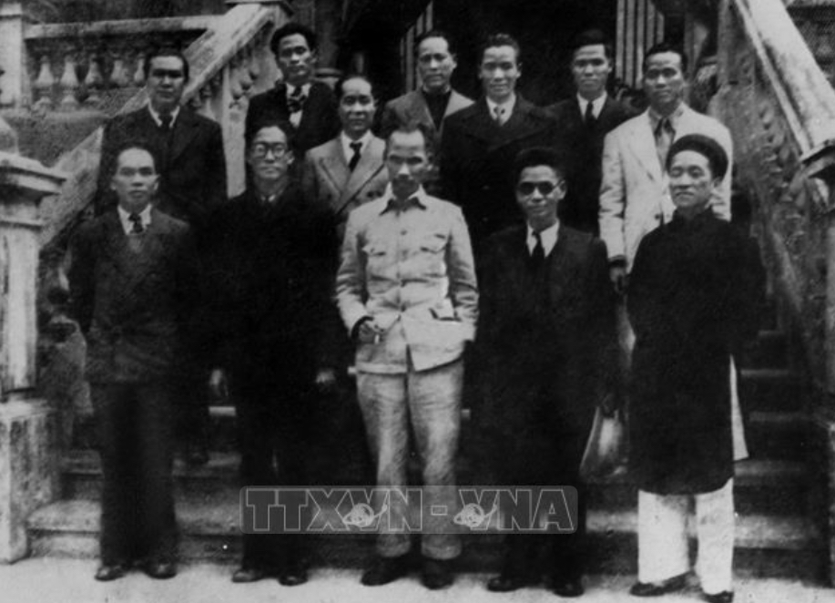 CHỦ TỊCH HỒ CHÍ MINH- MỘT LÒNG CỨU NƯỚC