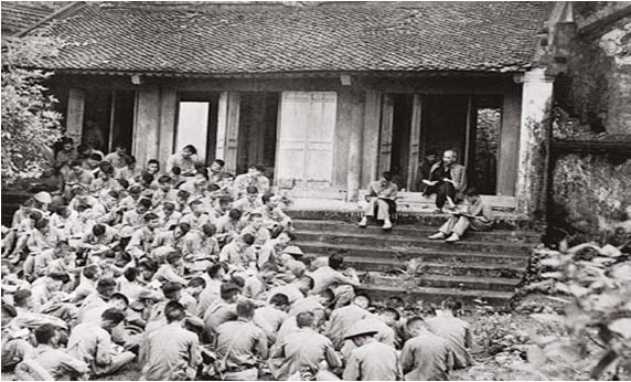 Chủ tịch Hồ Chí Minh Thăm đền Hùng
