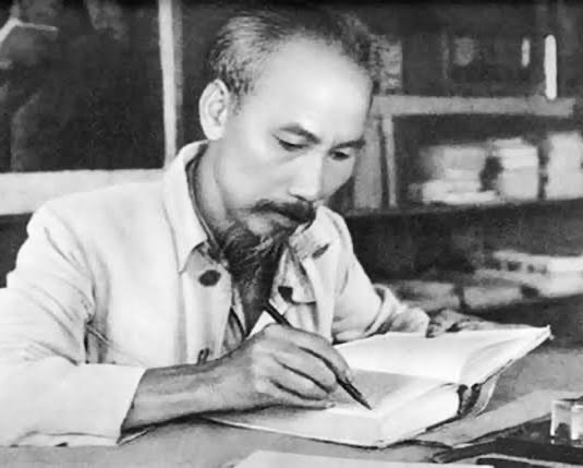 Chủ tịch Hồ Chí Minh-vị cha già của toàn dân tộc (Trần Khánh Dương )