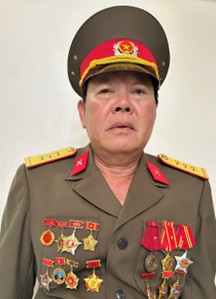 NGƯỜI LÍNH CỤ HỒ TRÊN MẶT TRẬN KINH TẾ MỚI