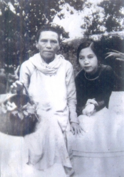 Bà Đạm Phương (trái) và con gái Nguyễn Khoa Diệu Vân