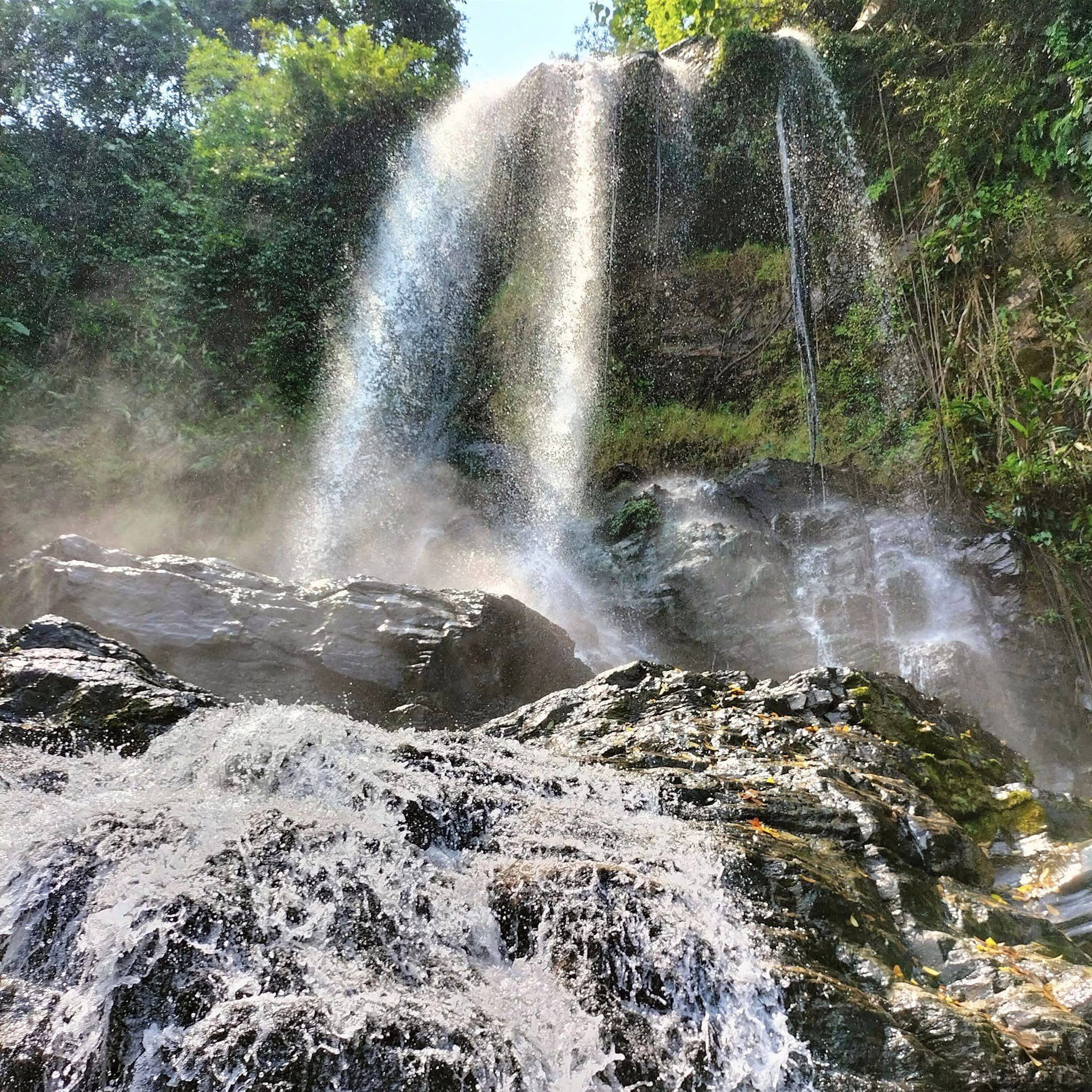 NÚI CAO MUÔN- DẤU CHÂN DU KÍCH VÀ NGỌN LỬA BẢN LÀNG