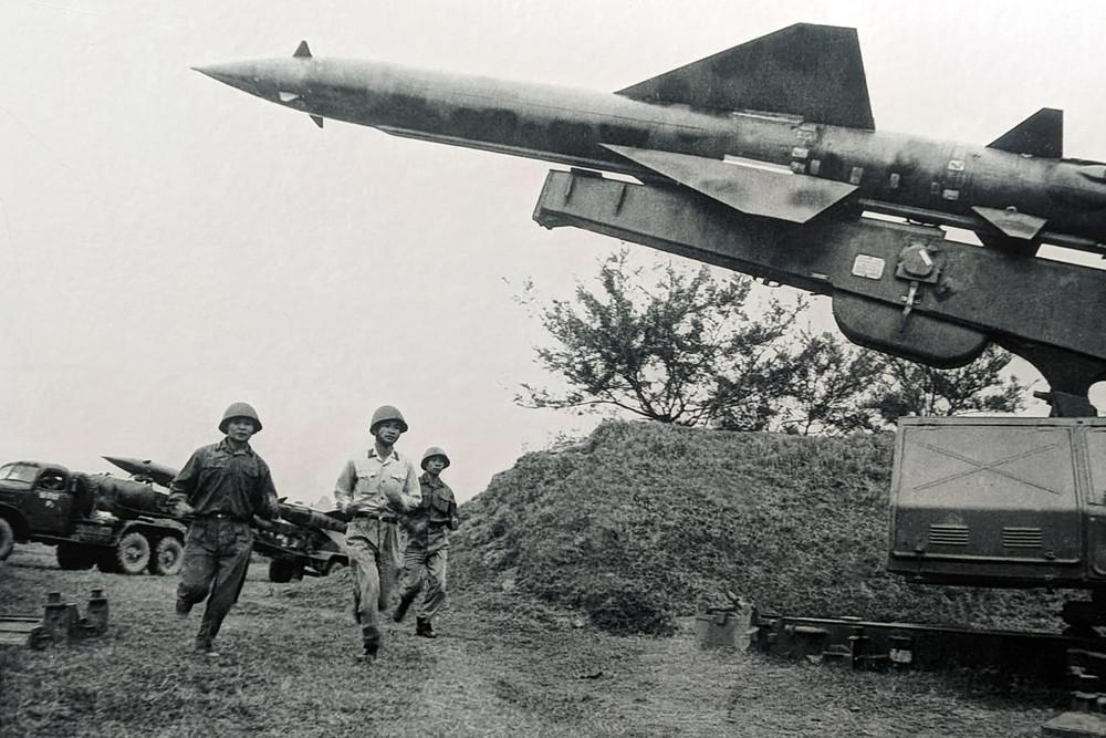 Kỳ 47: Đêm chiến thắng – B-52 rơi giữa lòng Hà Nội
