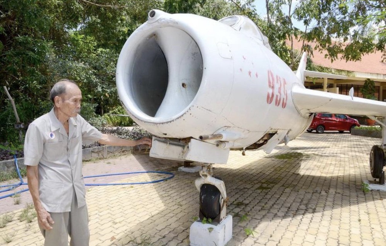 BIỂU TƯỢNG “NGƯỜI HÙNG CHÂN ĐẤT” TRÊN CHÍN TẦNG MÂY: ANH HÙNG NGUYỄN VĂN BẢY
