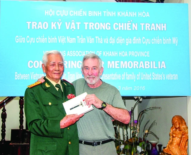 Người giữ kỷ vật của cựu thù