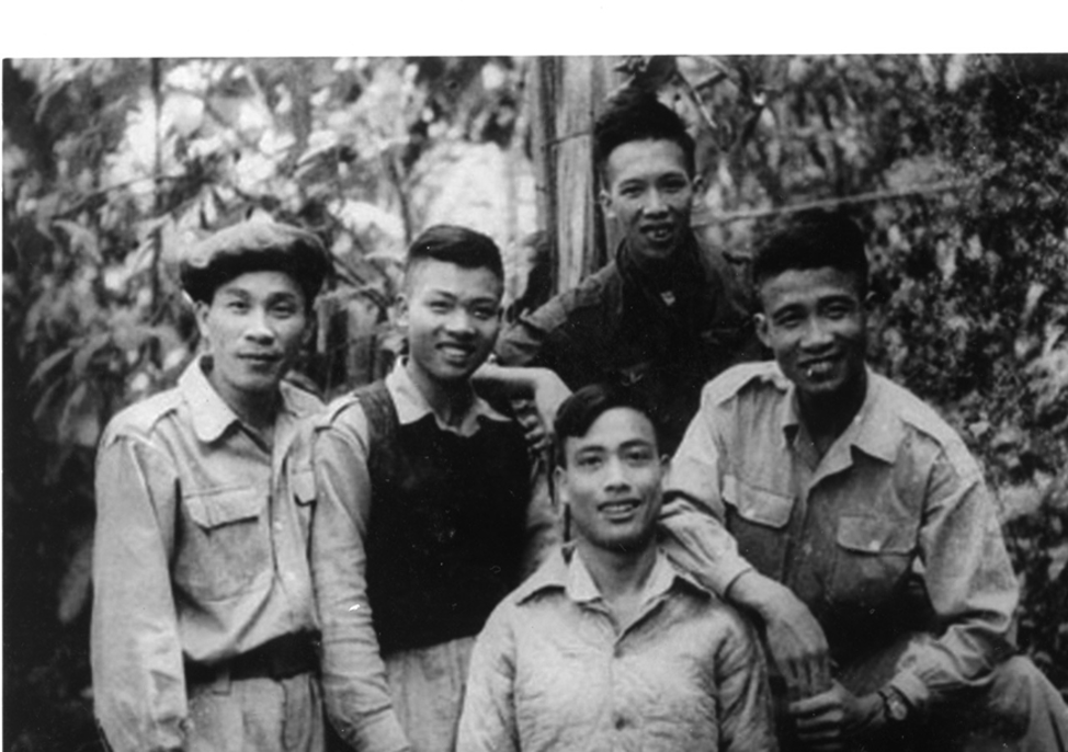 NGƯỜI PHÓNG VIÊN GAN DẠ GIỮA KHÓI LỬA ĐIỆN BIÊN