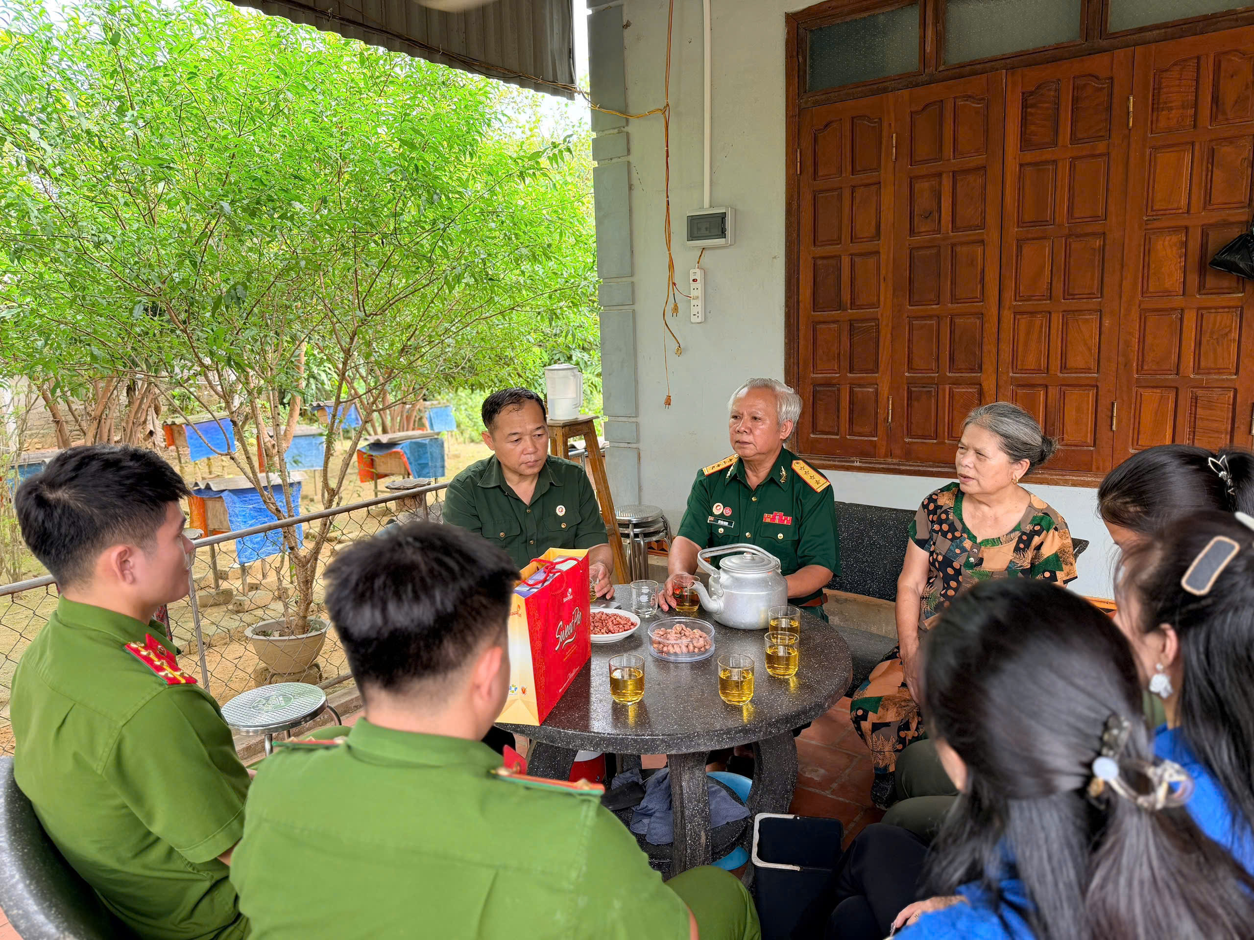 Ký Ức Người Trở Về Từ Cổng Trời