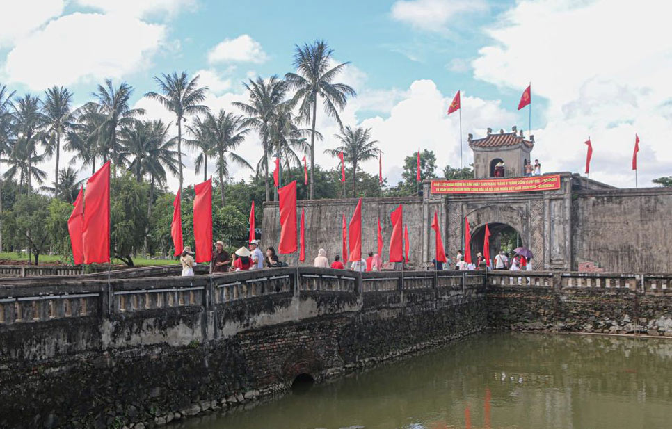 NHỮNG CÂU CHUYỆN BÊN DÒNG SÔNG THẠCH HÃN