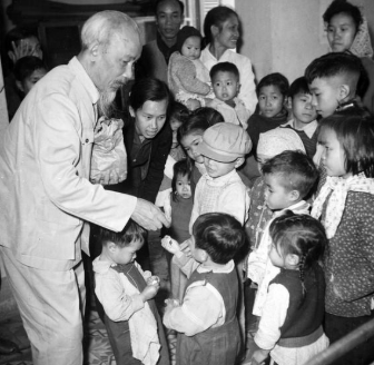Bác Với Các Cháu Thiếu Nhi