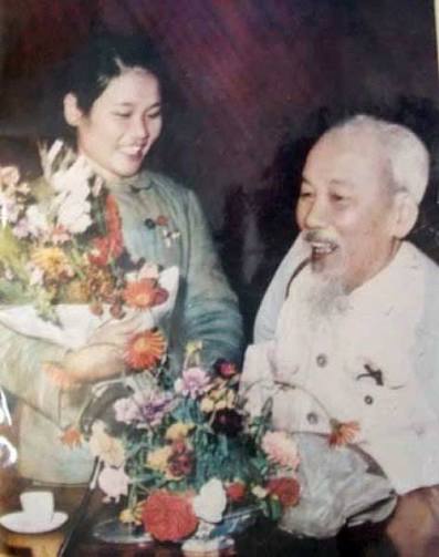 MỘT THỜI HOA LỬA – ANH HÙNG NGUYỄN THỊ KIM HUẾ