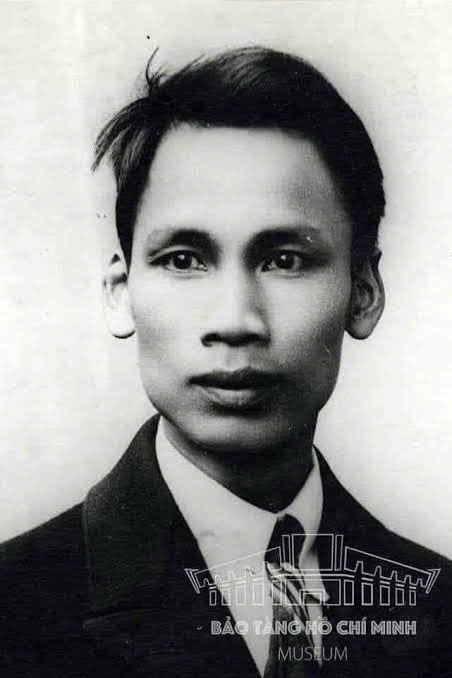 HỒ CHÍ MINH - NGƯỜI CHÈO LÁI CON THUYỀN LỊCH SỬ – KHI BA DÒNG SÔNG HÒA LÀM MỘT.