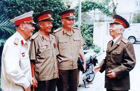 ANH HÙNG HOÀNG CẦM - CHIẾC BẾP KHÔNG KHÓI