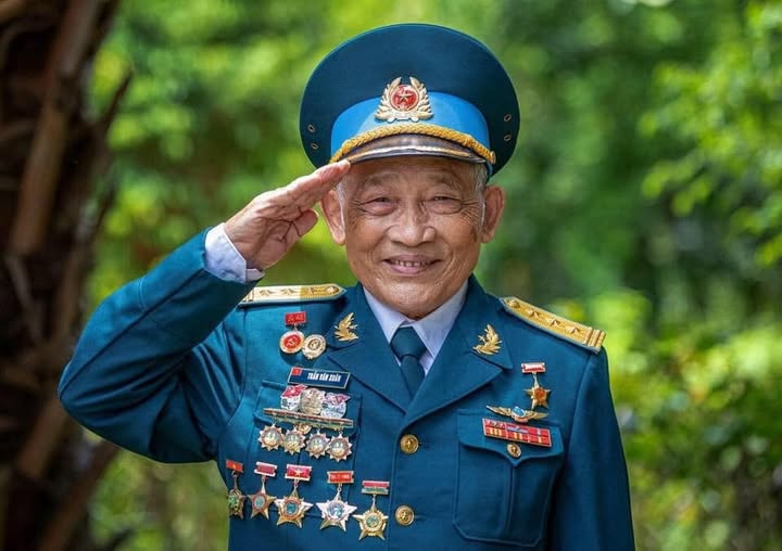 ANH HÙNG TRẦN VĂN XUÂN: TỪ GIẢNG ĐƯỜNG ĐẾN TRẬN ĐỊA A72