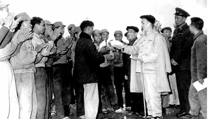 CHIẾC ÁO ẤM ĐÊM MƯA