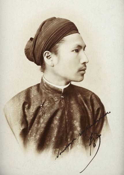 HÀM NGHI TRƯỜNG THÀNH QUA GIAN KHỔ