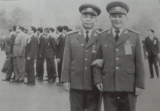 Tiếng đàn giữa chiến hào