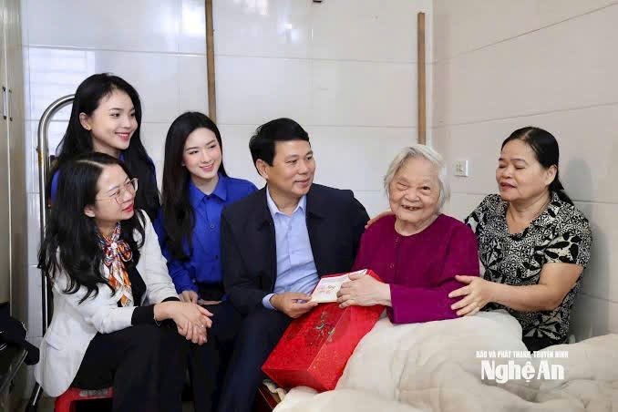 MẸ VIỆT NAM ANH HÙNG NGUYỄN THỊ KIM OANH VÀ NỖI ƯỚC MONG NGÀY THẤY CÁC CON THÂN YÊU TRỞ VỀ