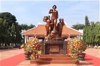 Mãi tri ân 32 liệt sĩ dân công hỏa tuyến Vĩnh Lộc anh hùng đã hy sinh quên mình cho quê hương, Tổ Quốc