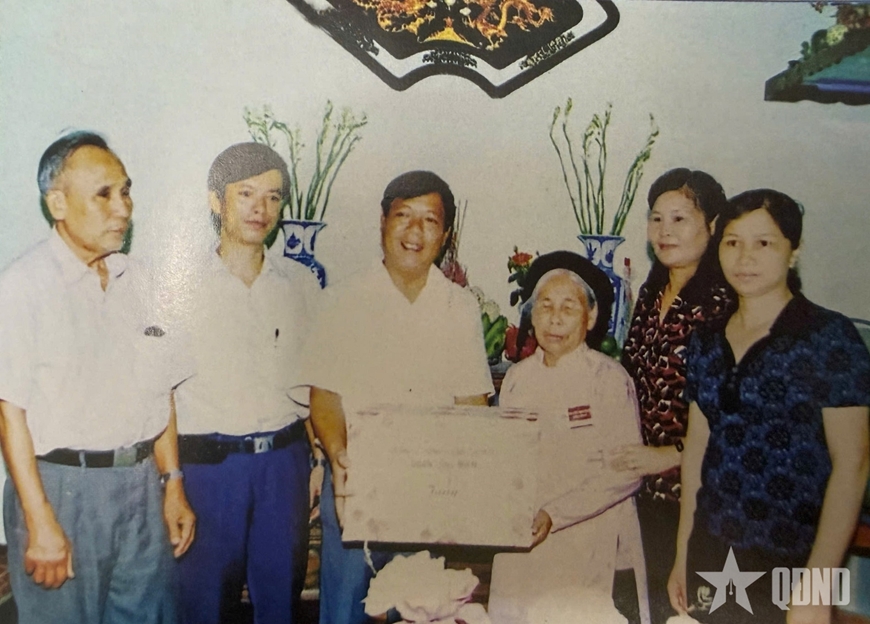 NGUYỄN THỊ NGHỊ-NHỮNG NỔI NIỀM RIÊNG MẸ CẤT CHO MÌNH(Nguyễn Phan Kim Chi)