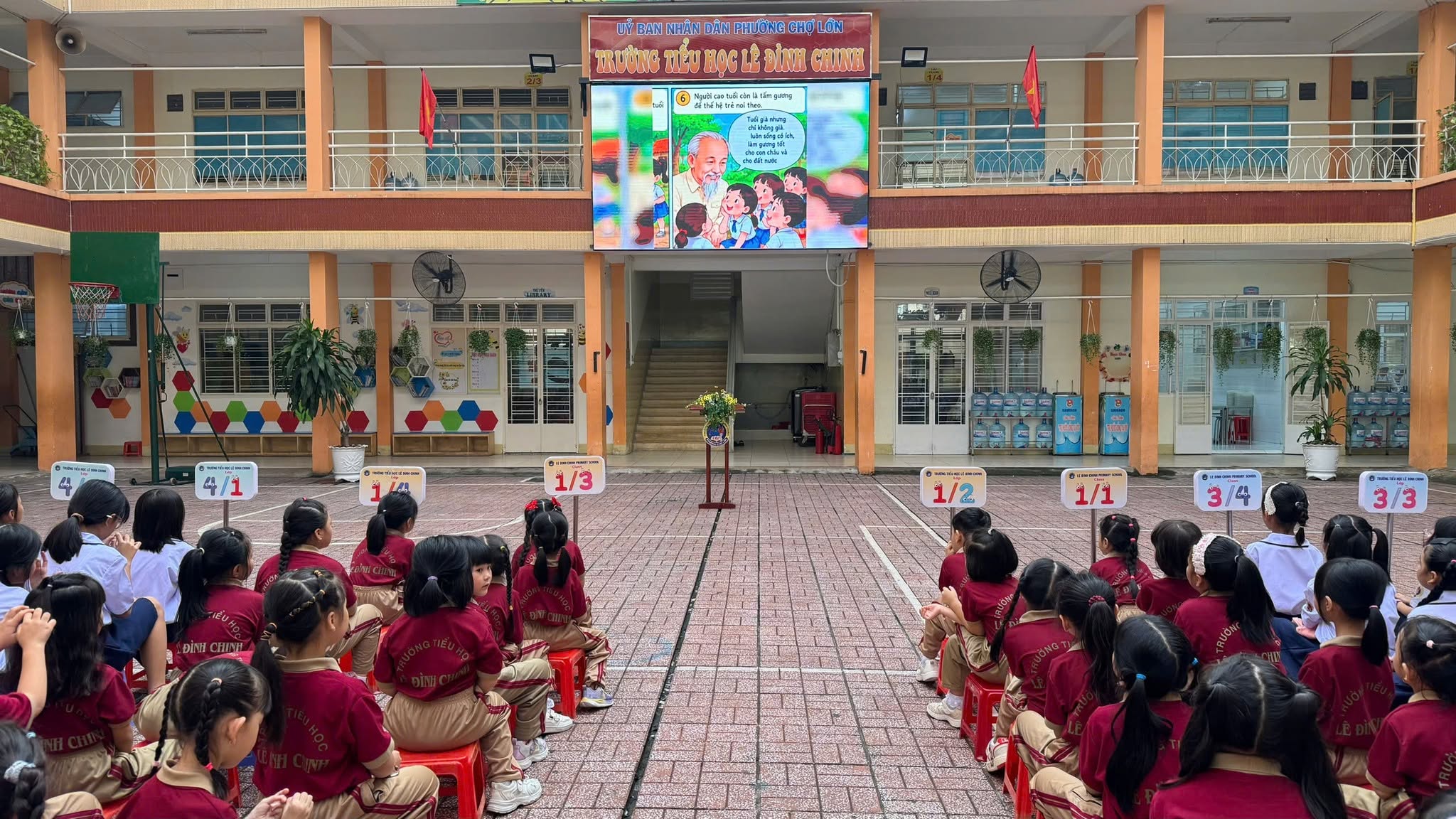 TUỔI GIÀ NHƯNG CHÍ KHÔNG GIÀ   BÀI HỌC VỀ TINH THẦN CỐNG HIẾN CỦA BÁC HỒ