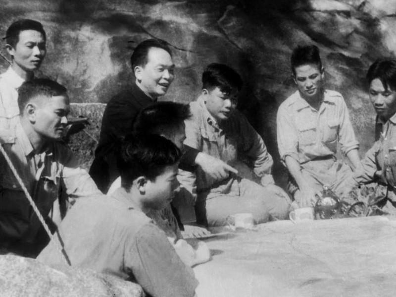QUYẾT ĐỊNH KÉO PHÁO RA