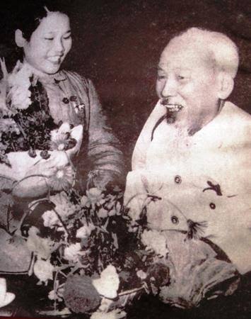 NGUYỄN THỊ KIM HUẾ – “NỮ THANH NIÊN XUNG PHONG TRÊN TUYẾN LỬA”