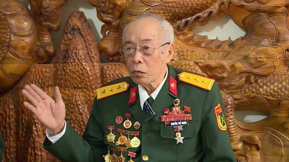 LÁ CỜ VẼ BẰNG MÁU GIỮA NHÀ TÙ PHÚ QUỐC