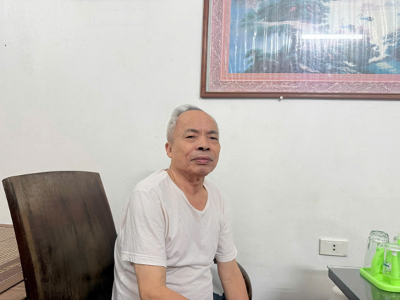 NGƯỜI GIỮ LỬA KÝ ỨC BÊN DÒNG SÔNG ĐÁY QUÊ HƯƠNG