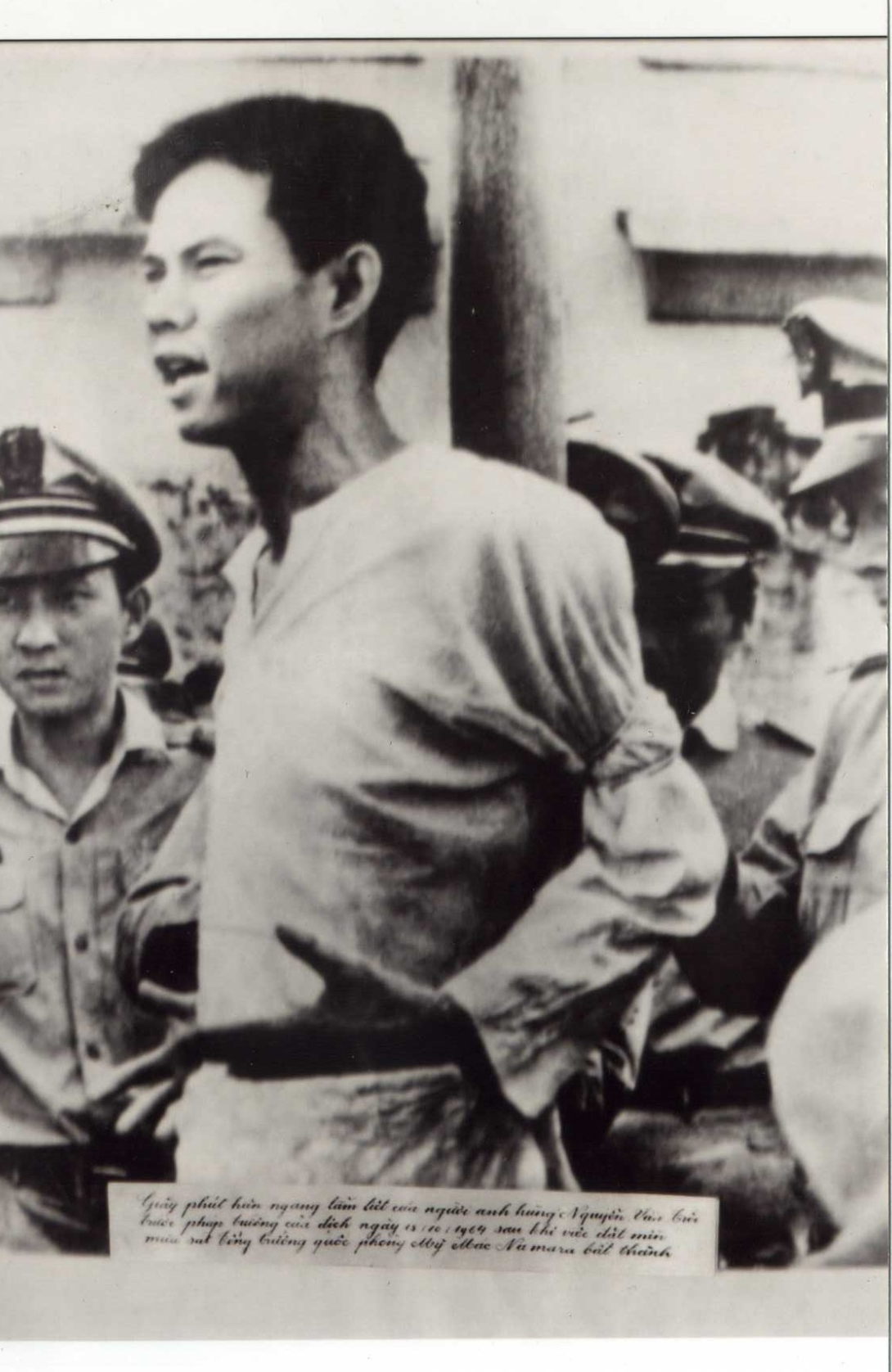 NGỌN ĐUỐC KHÔNG BAO GIỜ TẮT